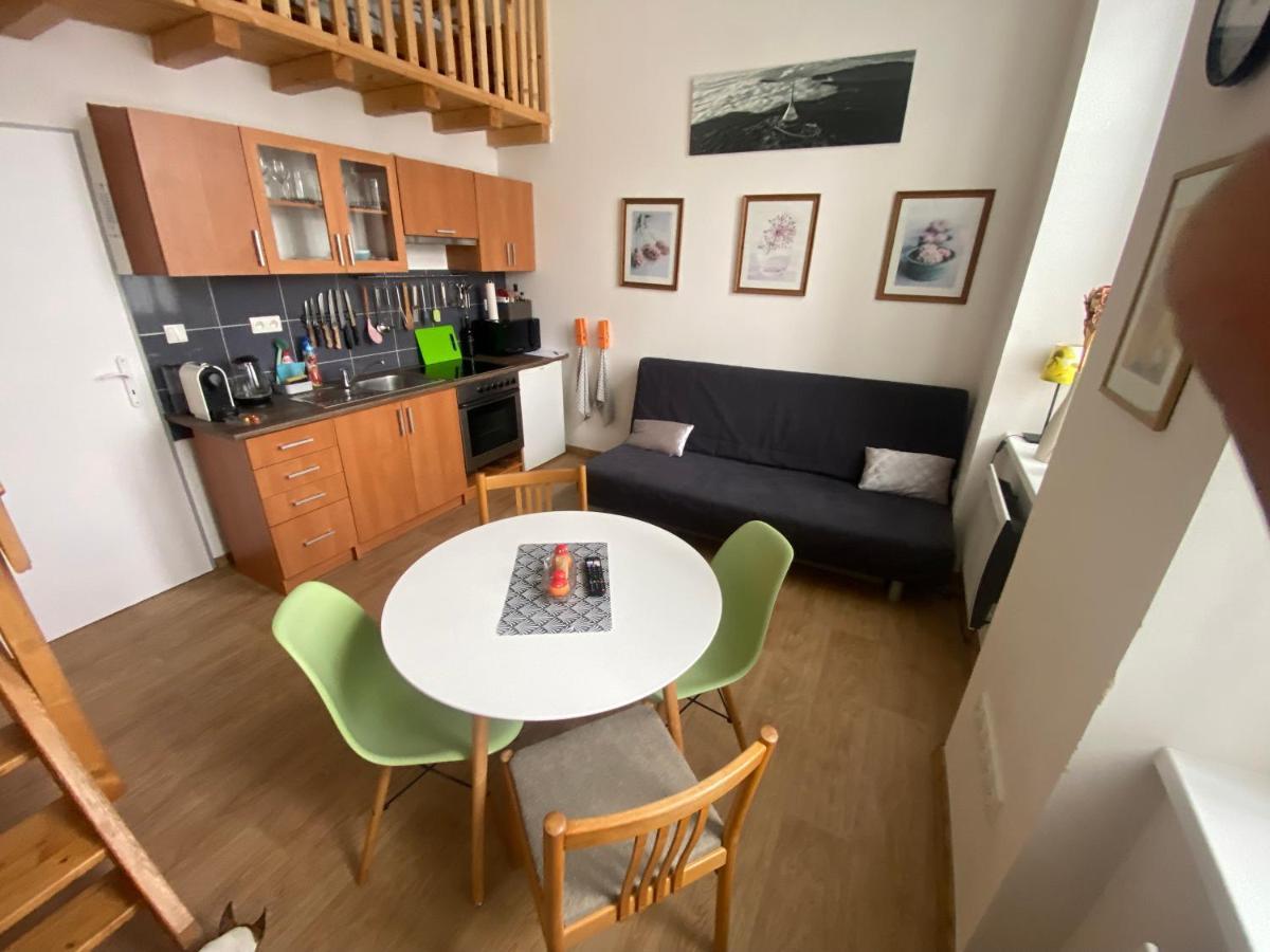 V Lesni Apartment *